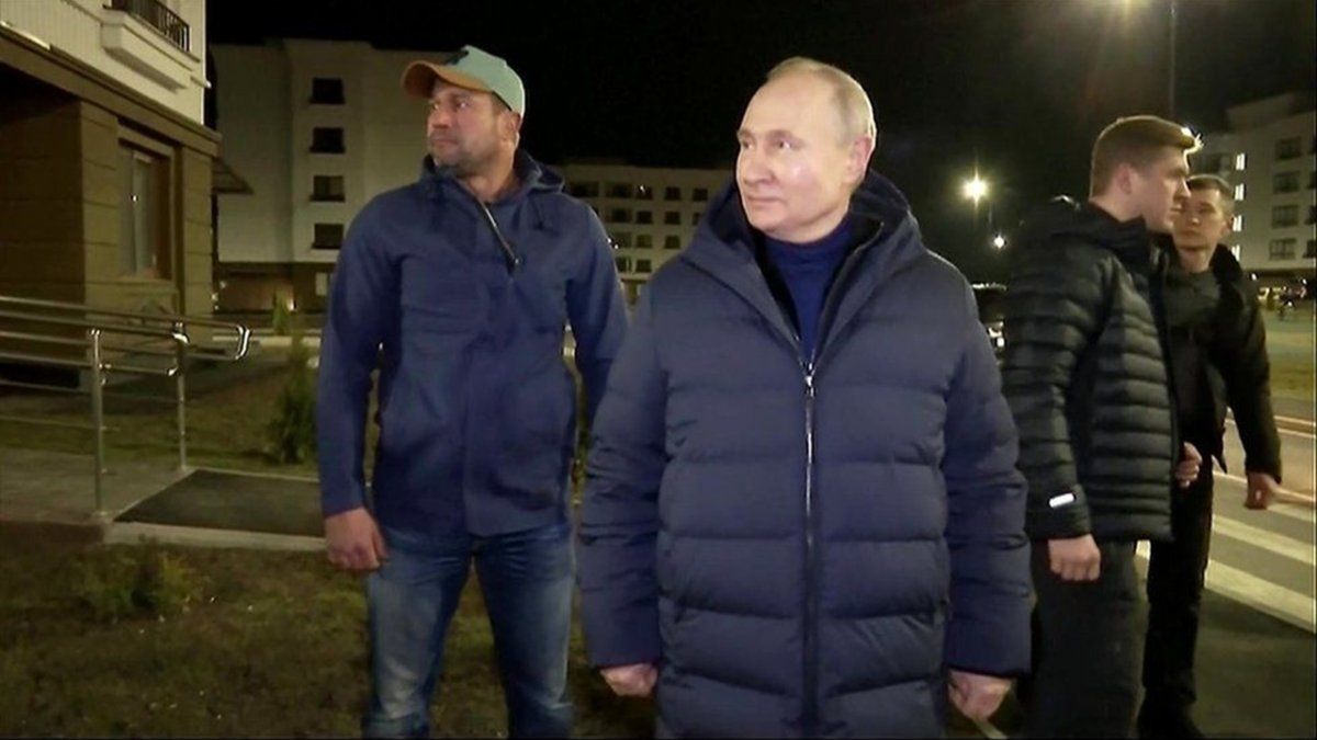 Putin visited Mariupol on his first trip to war-occupied Ukraine