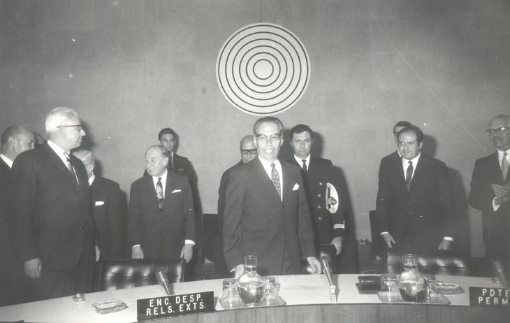 Se firma en 1974 la Declaración de Tlatelolco, mediante la cual se prohíbe la fabricación y uso de armas nucleares en América. Se firma en 1974 la Declaración de Tlatelolco, mediante la cual se prohíbe la fabricación y uso de armas nucleares en América.