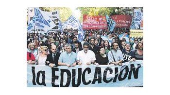 Las movilizacionesse multiplican en losdistritos dondeflorecen losconflictos con losmaestros.