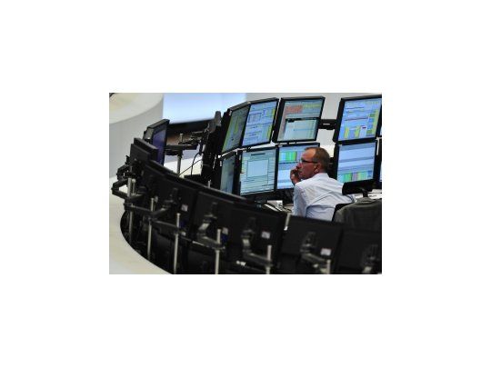 Wall Street finalizó en baja tras tocar máximos