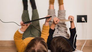 La eficiencia energética se refiere a obtener el mismo servicio o resultado usando menos energía. La eficiencia energética se refiere a obtener el mismo servicio o resultado usando menos energía.