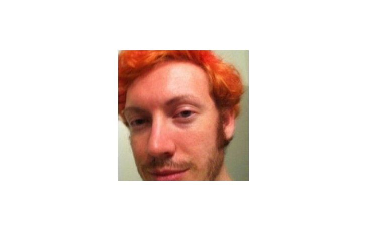 La foto del perfil de Holmes en uno de los sitios de encuentros sexuales.