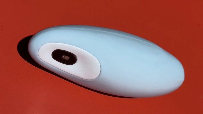 El Moonbird guía tu respiración para mejorar la calidad del sueño.