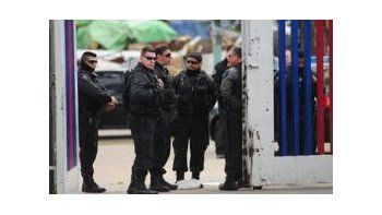 La policía custodia el predio en el entrenamiento del martes.