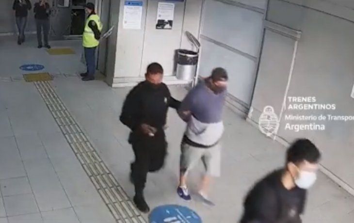 Insólito: robó una canilla de bronce en una estación de tren y provocó una intensa pérdida de agua