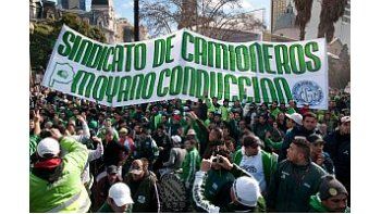 Hugo y Pablo Moyano declararon a los camioneros en estado de alerta y movilización.