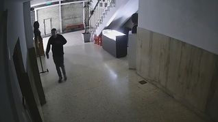 Imagen del nuevo video que se conoció este lunes. La UCR denunció el ataque a la sede del comité nacional.