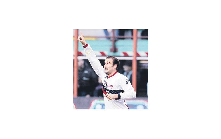 Rodrigo Palacio convierte el primer gol del Genoa. El segundo fue obra de Mauro Boselli, que debutó en la liga italiana con un festejo en la red.