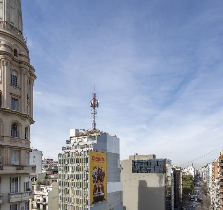 Vista desde el departamento en venta, allí se observa parte de la cúpula del edificio Roccatagliata que está en frente Vista desde el departamento en venta, allí se observa parte de la cúpula del edificio Roccatagliata que está en frente