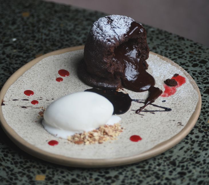 Profiterol with ice cream and hot chocolate: pure pleasure. Profiterol with ice cream and hot chocolate: pure pleasure.