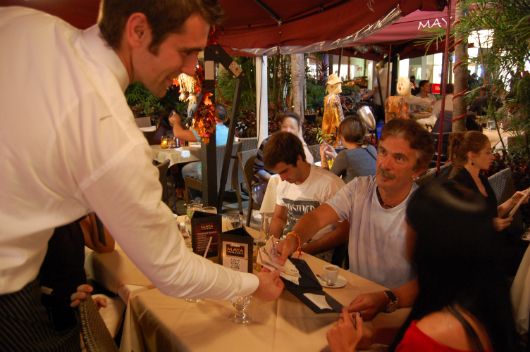Restó nac&pop en pleno Miami: acepta pesos (y al cambio oficial) (foto 1)
