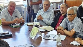 El futuro ministro de Trabajo, Juan Castillo, se reunió con productores lecheros.