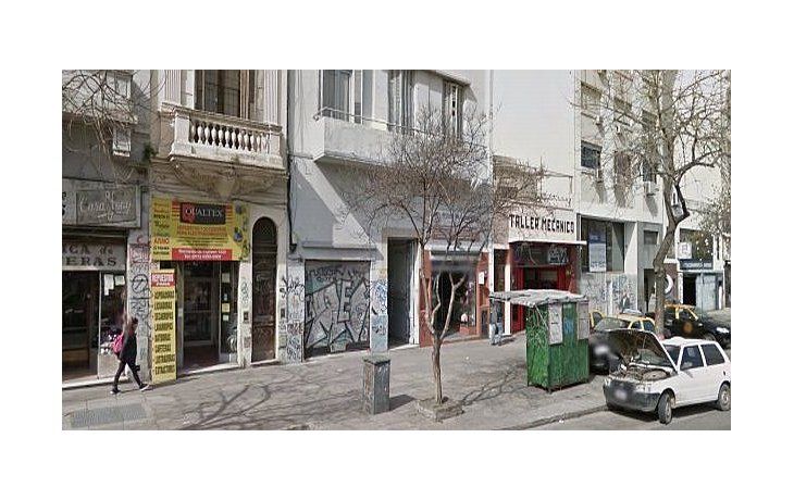 La puerta del hotel donde estuvo retenido el menor en Constitución.