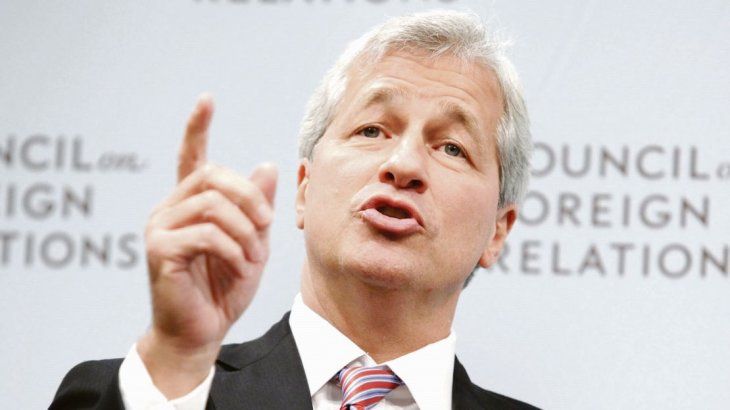 Los comentarios de Dimon reflejan un debate más amplio dentro de las finanzas tradicionales sobre la legitimidad y los riesgos asociados con las criptomonedas. Los comentarios de Dimon reflejan un debate más amplio dentro de las finanzas tradicionales sobre la legitimidad y los riesgos asociados con las criptomonedas.