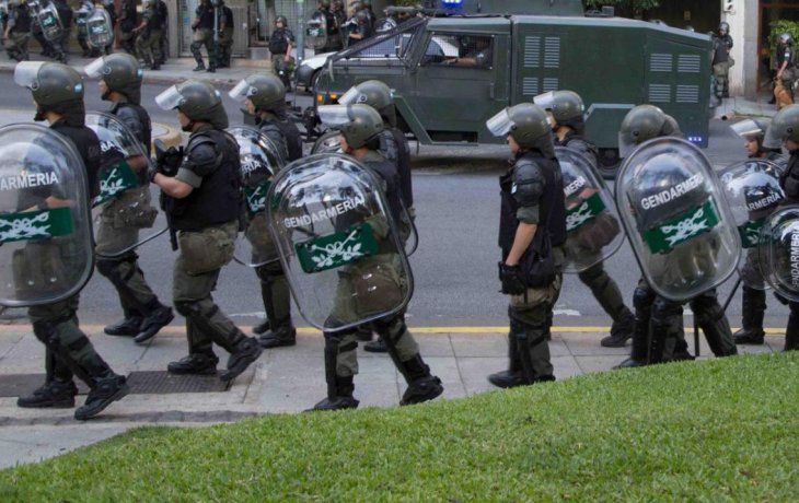 ámbito.com | PAG19-GENDARMERIA2.jpg