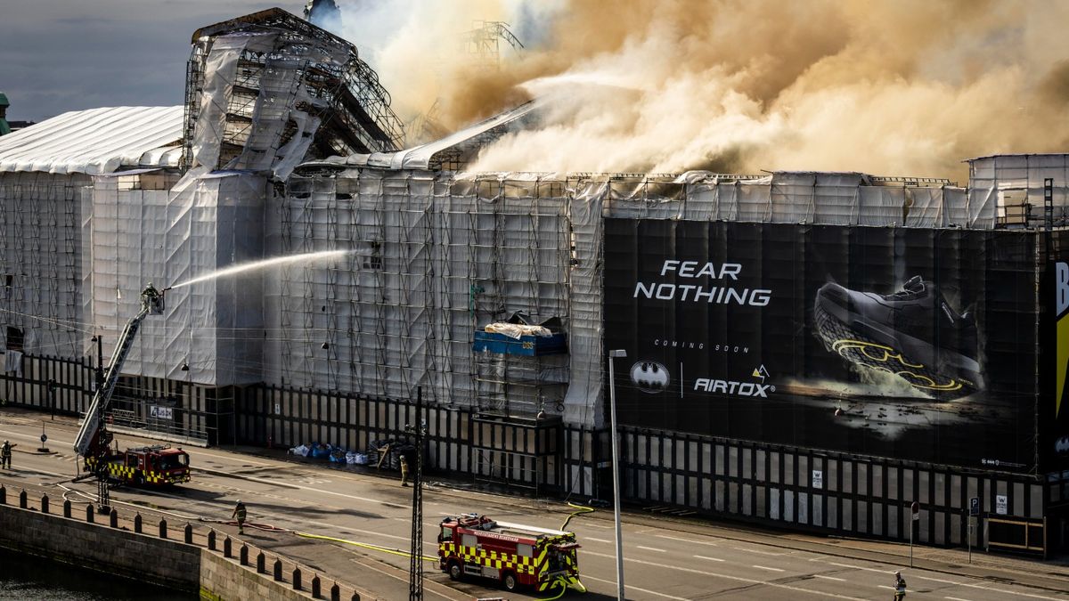 48 hours after the fire, the facade collapsed