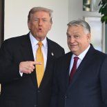 Trump mostró su simpatía por el vencedor Magyar aunque describió a Orbán como un buen hombre. Trump mostró su simpatía por el vencedor Magyar aunque describió a Orbán como un buen hombre.