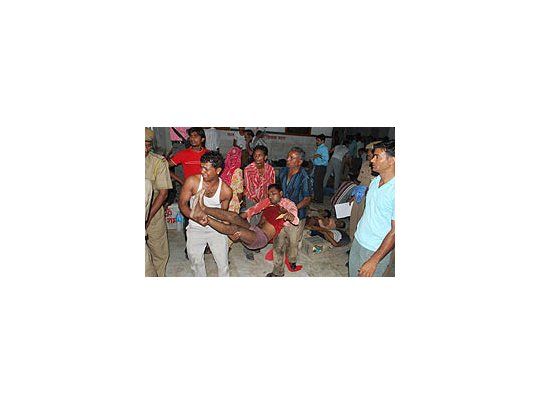 Tragedia en India: al menos 140 muertos por estampida en un templo