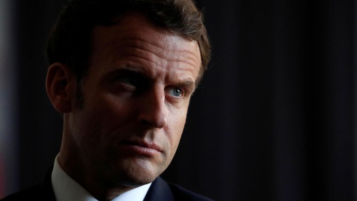 Francia enfrenta una crisis política y económica con deuda récord y un Parlamento profundamente dividido.
