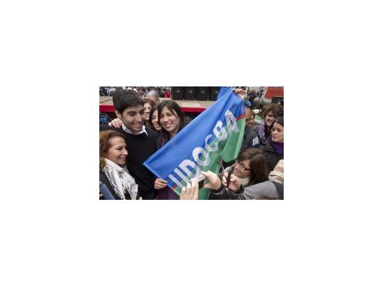 Facundo Moyano fue el principal orador y se dirigió a centenares de manifestantes que acompañaron a representantes sindicales a entregar una nota,