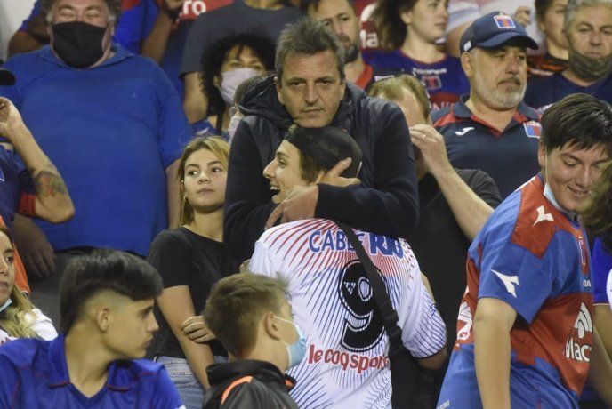 The head of the Chamber of Deputies, Sergio Massa, went to the field to encourage Tigre.