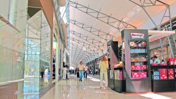 Desafío. Los shopping de Santa Fe reabren desde ayer con protocolos sanitarios.