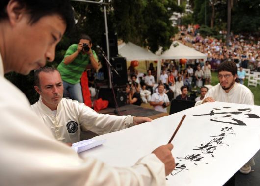 Una multitud recibió el Año del Dragón en el Barrio Chino (foto 9)