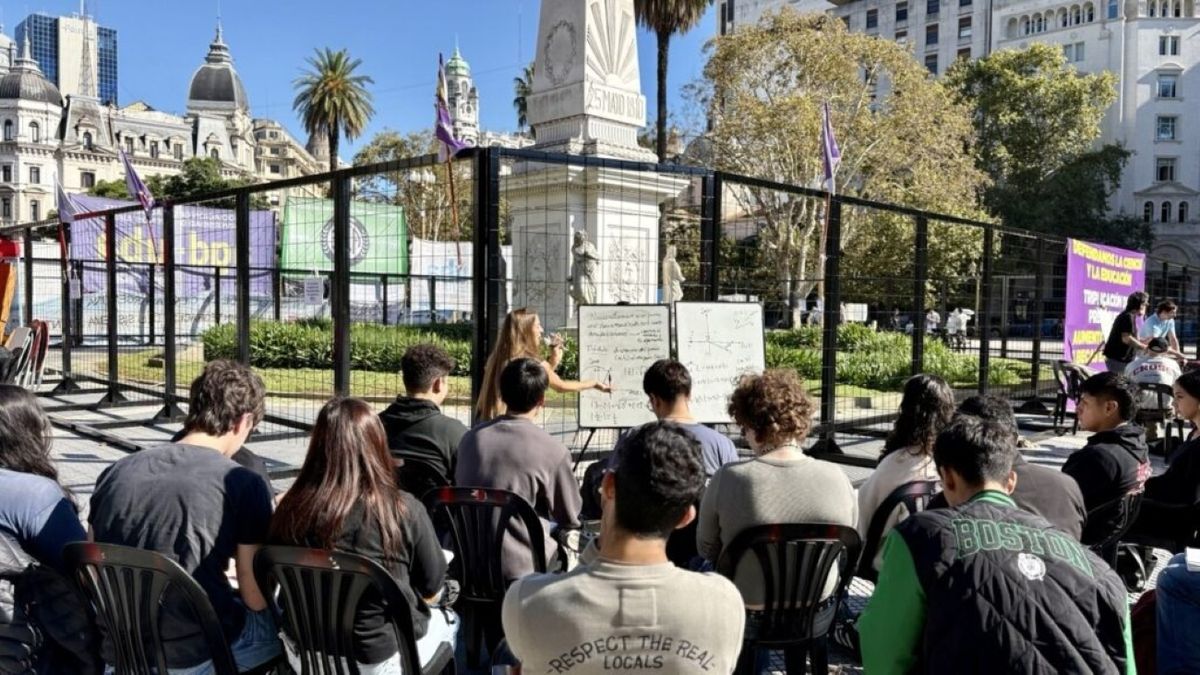 Reclamo universitario: clases p�blicas frente a la Casa Rosada por la ley de financiamiento