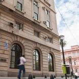 Daniel Sabsay y Alejandro Gil Domínguez cuestionaron el alcance del DNU y señalaron posibles conflictos con garantías y principios establecidos en la Constitución Daniel Sabsay y Alejandro Gil Domínguez cuestionaron el alcance del DNU y señalaron posibles conflictos con garantías y principios establecidos en la Constitución