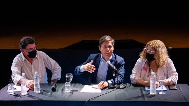 Axel Kicillof y Alberto Sileoni en el cierre del encuentro de inspectores y jefes regionales y distritales, en el marco del cual se presentó el Plan de Trabajo 22/23.