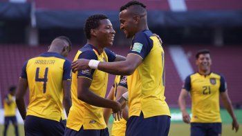 Ecuador derrotó a Uruguay en Quito y sonríe Alfaro.