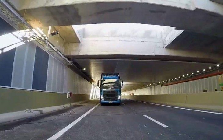 realizan mas pruebas con camiones en el paseo del bajo: velocidad maxima 60km/h