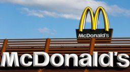 The low-price model, historically a strength of McDonald's, faces difficulties in a context where inflation and operating costs pressure gross margins. The low-price model, historically a strength of McDonald's, faces difficulties in a context where inflation and operating costs pressure gross margins.
