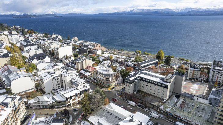 Hampton by Hilton Bariloche tras la primera nevada del 2024 Hampton by Hilton Bariloche tras la primera nevada del 2024