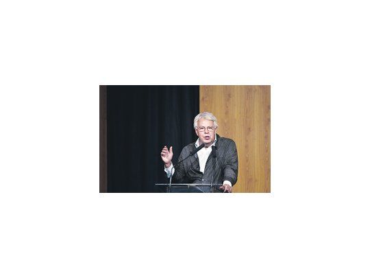 El expresidente del Gobierno español Felipe González fue duro contra el manejo de la crisis europea y la gestión de Rajoy. Lo hizo en una cumbre en México DF organizada por el millonario Slim.