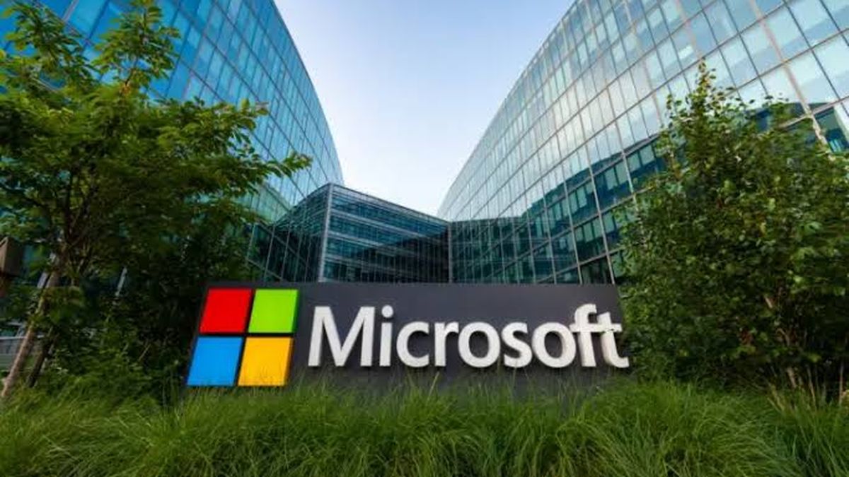 Microsoft salta casi 8% tras superar las expectativas del mercado con el impulso del negocio de la nube