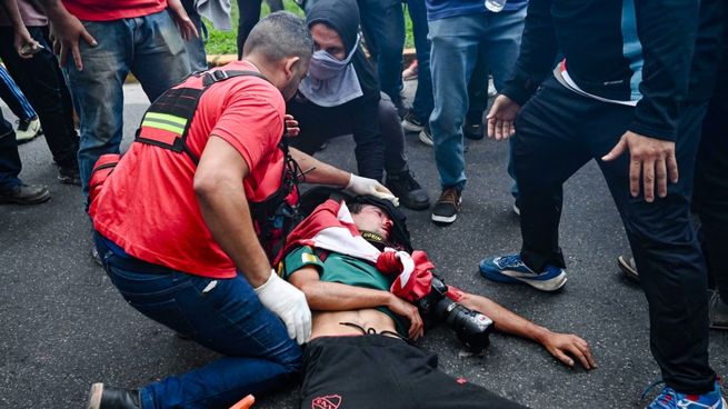 Pablo Grillo recibió el impacto de un tubo de gas lacrimógeno mientras realizaba la cobertura de la movilización en las inmediaciones del Congreso.