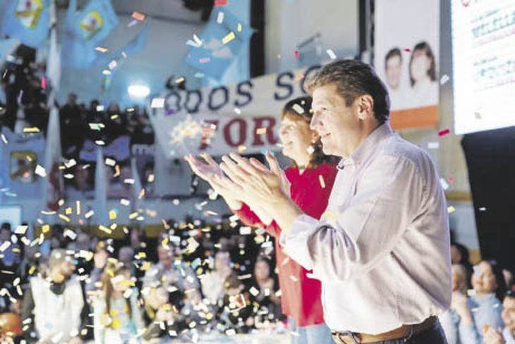 hito. Melella apunta a lograr que por primera vez en la provincia un gobernador gane dos elecciones consecutivas y en primera vuelta. Lo favorecen alianzas y la dispersión de la oposición de Juntos por el Cambio. hito. Melella apunta a lograr que por primera vez en la provincia un gobernador gane dos elecciones consecutivas y en primera vuelta. Lo favorecen alianzas y la dispersión de la oposición de Juntos por el Cambio.