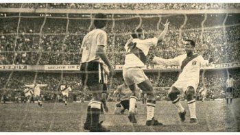 Argentina empató con Perú en la Bombonera en 1969 y se quedó sin Mundial.