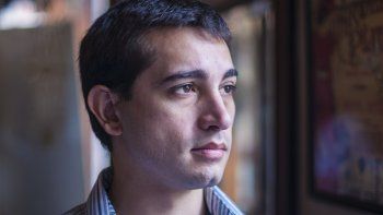 Gonzalo Gossweiler, autor del libro de cuentos Los hologramas no hacen compañía.