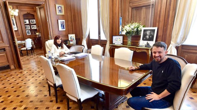 Cristina Fernández de Kirchner junto a Pablo Iglesias en el Senado.&nbsp;