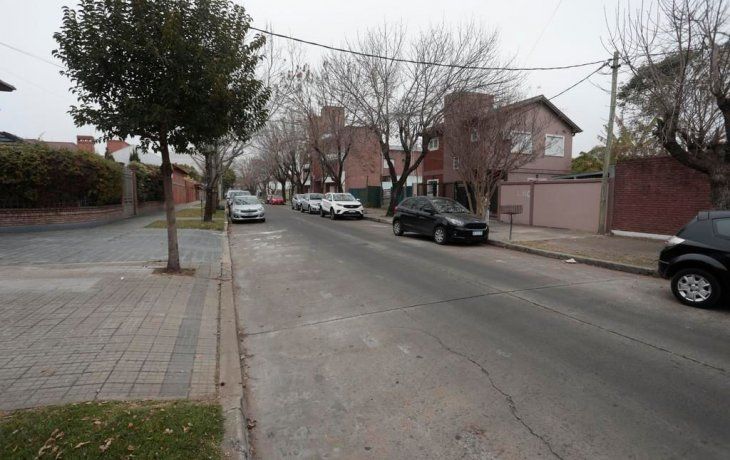 Una mujer se despertó y tenía a su alrededor siete delincuentes encapuchados