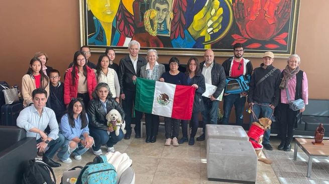 El personal diplomático de México abandonó Ecuador tras el asalto a la embajada. 