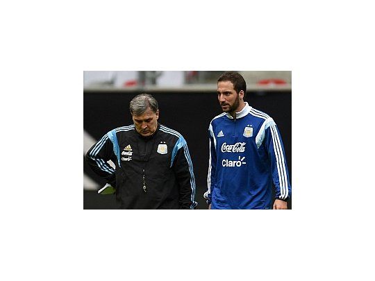Con la ausencia de Higuaín como sorpresa, Martino dio la lista para el debut