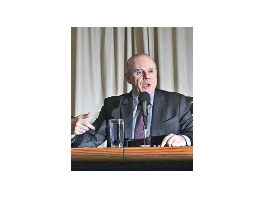 El ministro de Hacienda, Guido Mantega, ayer reconoció que ajustará la meta de crecimiento para este año para abajo (esperaban un 3,5%).