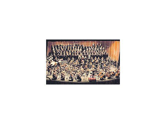 A la Orquesta Estable, dirigida con autoridad por Stefan Lano, y el Coro que conduce Salvatore Caputo se sumaron talentosos solistas para la Misa de Requiem que cerró la temporada del Colón en el Coliseo.