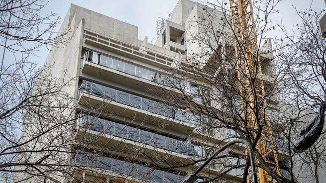 El plazo del crédito se extiende hasta 20 años, lo que permite distribuir el financiamiento en un período mucho más largo.
