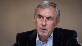 Bour estimó que la salida del cepo cambiario y la unificación del mercado podrían llevar a una suba moderada del dólar oficial.&nbsp;