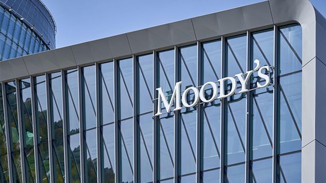 La calificadora de riesgo Moody´s mejoró la nota de tres bancos argentinos.