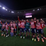 Chivas goleó 4-1 a Atlas en el Clásico Tapatío, con tres goles de Armando Hormiga González y se ubica en zona de Play-In. Chivas goleó 4-1 a Atlas en el Clásico Tapatío, con tres goles de Armando Hormiga González y se ubica en zona de Play-In.